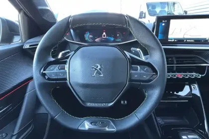 Photo 12 Peugeot 208  PureTech 130 S&S EAT8