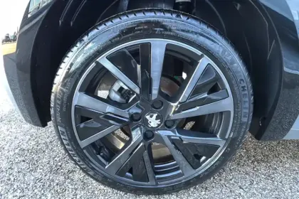 Photo 26 Peugeot 208  PureTech 130 S&S EAT8