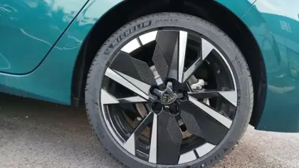 Photo 10 Peugeot 308  Hybrid 145 e-DCS6