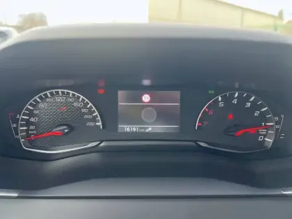 Photo 43 Peugeot 2008  PureTech 100 S&S BVM6