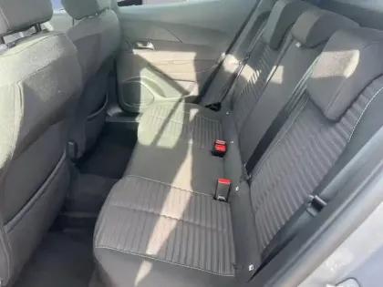 Photo 41 Peugeot 2008  PureTech 100 S&S BVM6