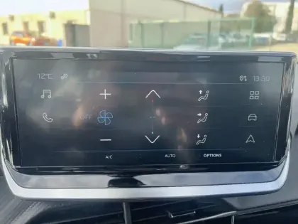 Photo 45 Peugeot 2008  PureTech 100 S&S BVM6