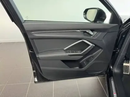 Photo 8 Audi Q3  45 TFSIe 245 ch S tronic 6