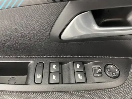 Photo 140 Peugeot 208  Electrique 50 kWh 136ch