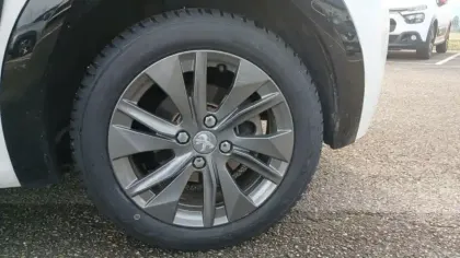 Photo 12 Peugeot 208  Electrique 50 kWh 136ch