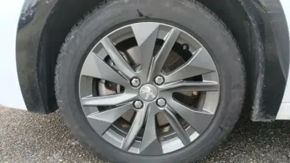 Photo 11 Peugeot 208  Electrique 50 kWh 136ch