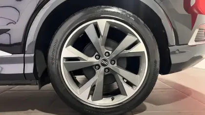 Photo 6 Audi Q4  e-tron 40 204 ch 82 kWh