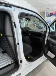 Photo 21 Opel combo  CARGO M CHARGE UTILE MAJOREE DIESEL 130 CH AUTOMATIQUE