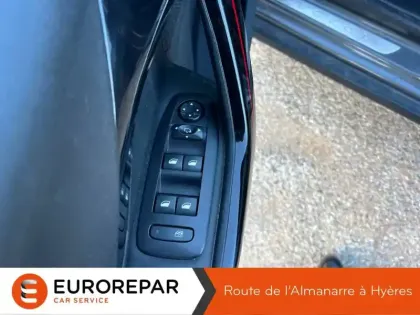 Photo 32 Peugeot 2008  BlueHDi 120ch S&S EAT6