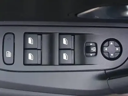 Photo 16 Peugeot 2008  PureTech 130 S&S EAT8