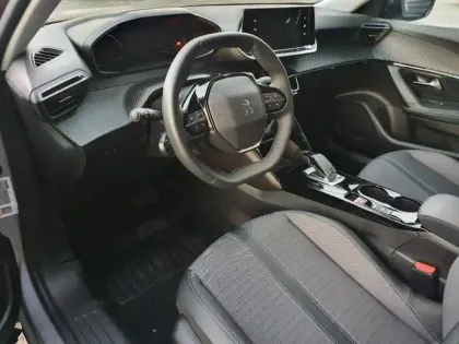 Photo 4 Peugeot 2008  PureTech 130 S&S EAT8