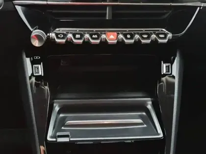 Photo 12 Peugeot 2008  PureTech 130 S&S EAT8