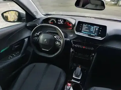 Photo 22 Peugeot 2008  PureTech 130 S&S EAT8