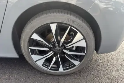 Photo 11 Peugeot 308  Hybrid 145 e-DCS6