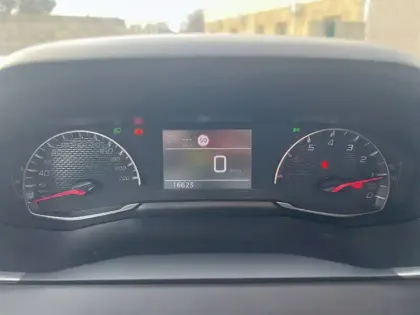 Photo 11 Peugeot 208  PureTech 100 S&S BVM6