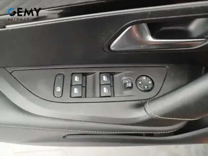 Photo 11 Peugeot 2008  BlueHDi 110 S&S BVM6