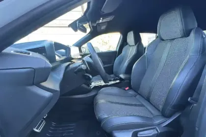 Photo 8 Peugeot 2008  PureTech 130 S&S EAT8