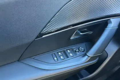 Photo 22 Peugeot 2008  PureTech 130 S&S EAT8