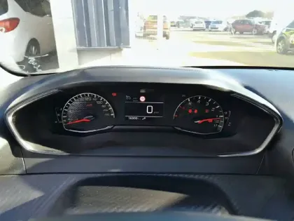Photo 15 Peugeot 208  PureTech 100 S&S BVM6