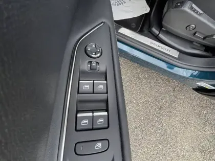 Photo 19 Peugeot 3008  Puretech 130ch S&S EAT8