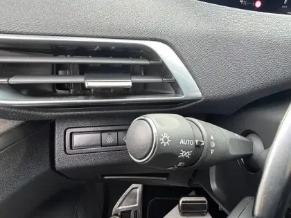 Photo 23 Peugeot 3008  Puretech 130ch S&S EAT8