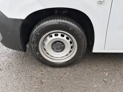 Photo 32 Peugeot Partner  FOURGON M 650 KG BLUEHDI 100 S&S BVM6