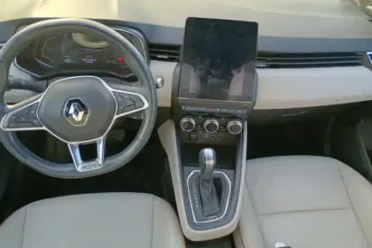 Photo 8 Renault Clio  E-Tech 140