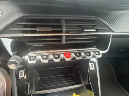 Photo 26 Peugeot 208  Electrique 50 kWh 136ch