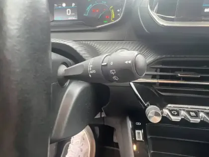 Photo 19 Peugeot 208  Electrique 50 kWh 136ch