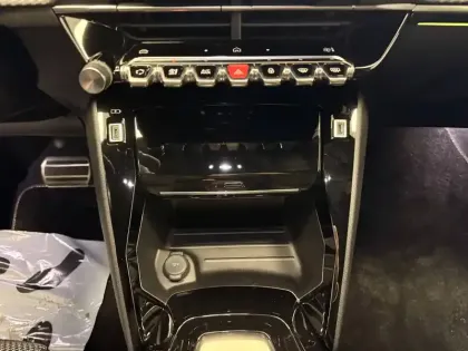 Photo 21 Peugeot 2008  PureTech 130 S&S EAT8