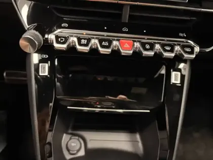 Photo 27 Peugeot 2008  PureTech 130 S&S EAT8