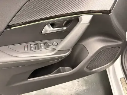 Photo 12 Peugeot 2008  PureTech 130 S&S EAT8