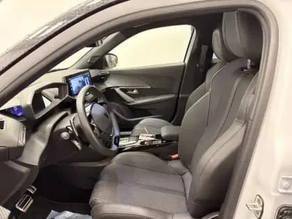 Photo 8 Peugeot 2008  PureTech 130 S&S EAT8