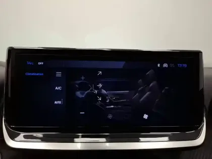 Photo 12 Peugeot 2008  Hybrid 136 e-DCS6