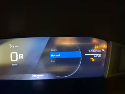 Photo 20 Peugeot 2008  Hybrid 136 e-DCS6