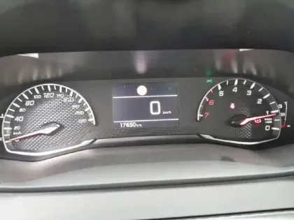 Photo 45 Peugeot 208  PureTech 100 S&S BVM6