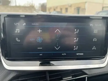 Photo 45 Peugeot 2008  PureTech 100 S&S BVM6