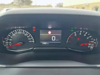 Photo 11 Peugeot 2008  PureTech 100 S&S BVM6