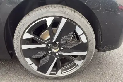 Photo 34 Peugeot 308  Plug-in Hybrid 195 ch e-DCS7