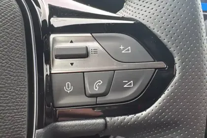 Photo 41 Peugeot 308  Plug-in Hybrid 195 ch e-DCS7