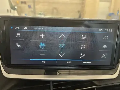 Photo 28 Peugeot 2008  PureTech 100 S&S BVM6