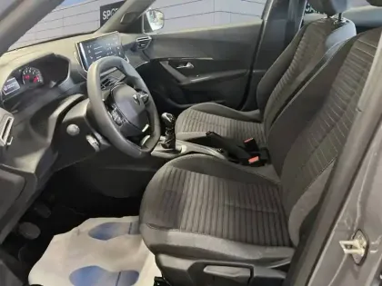 Photo 24 Peugeot 2008  PureTech 100 S&S BVM6