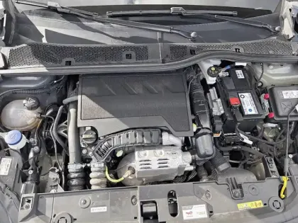 Photo 44 Peugeot 208  PureTech 100 S&S BVM6