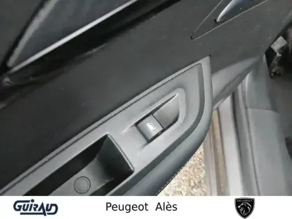 Photo 12 Peugeot 2008  PureTech 130 S&S BVM6