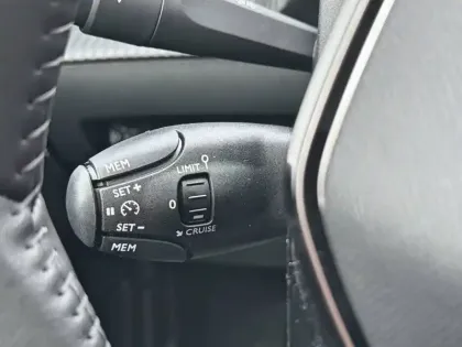 Photo 17 Peugeot 208  Hybrid 110 e-DCS6