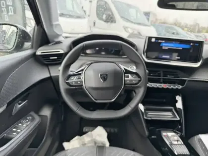 Photo 8 Peugeot 208  Hybrid 110 e-DCS6