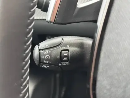 Photo 18 Peugeot 208  Hybrid 110 e-DCS6