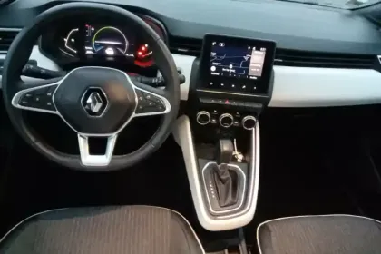 Photo 8 Renault Clio  E-Tech full hybrid 145