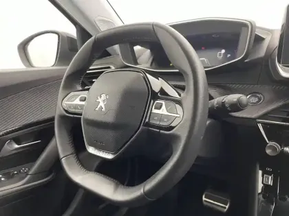 Photo 98 Peugeot 2008  PureTech 130 S&S EAT8