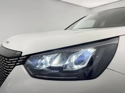 Photo 67 Peugeot 2008  PureTech 130 S&S EAT8
